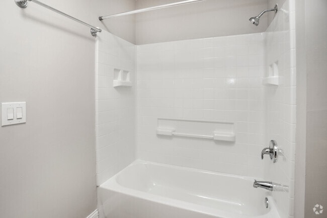 2BR, 1BA - 877 SF