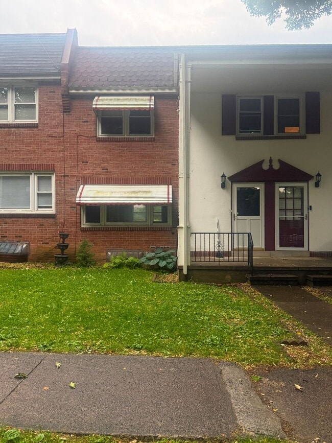 Building Photo - 3 Bedroom 1 Bathroom Rental