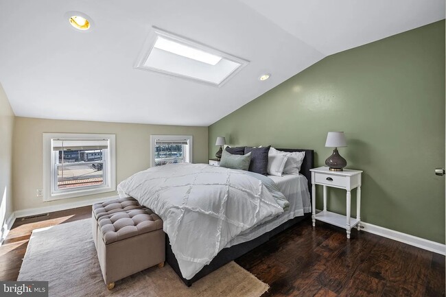 Photo - 926 W Pratt St