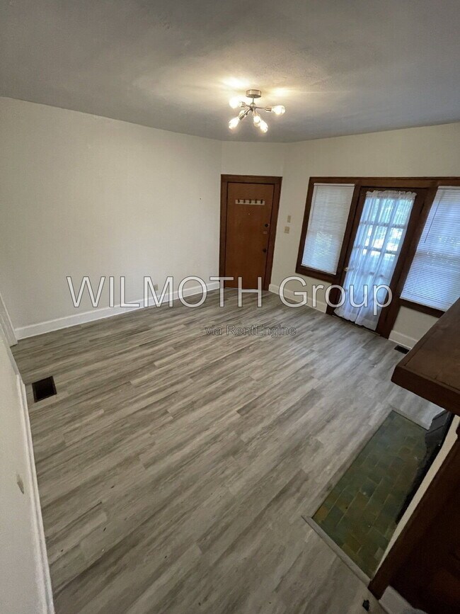 Photo - 537 E 11th St Unidad Apartment 2