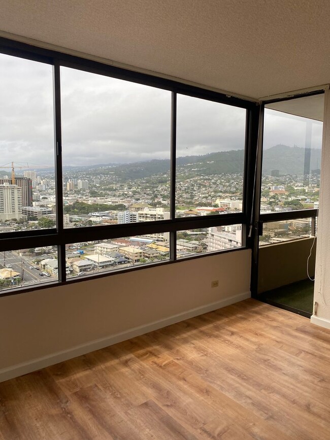 Photo - 2499 Kapiolani Blvd