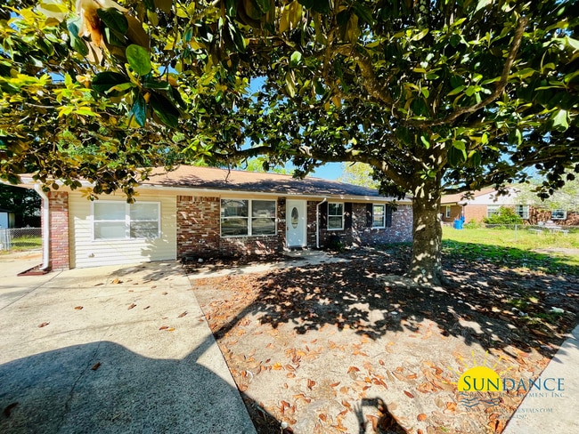 Building Photo - Nice 3 Bedroom Home in Niceville near Eglin AFB!
