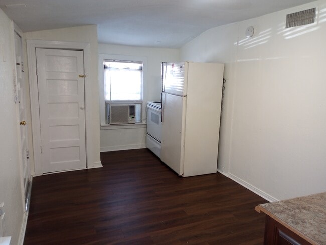 Photo - 900 McCormick St Unit #900