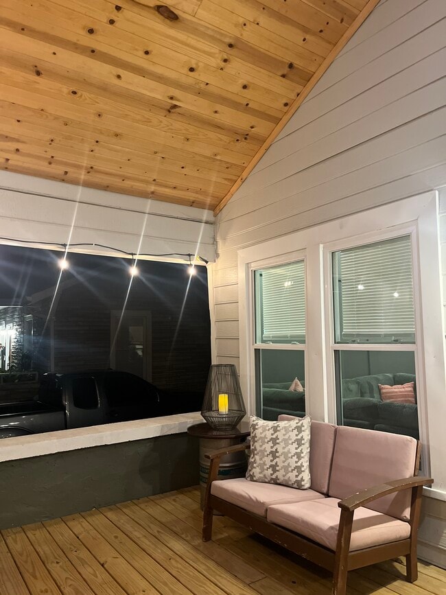 Photo - 2559 E 5th Ave