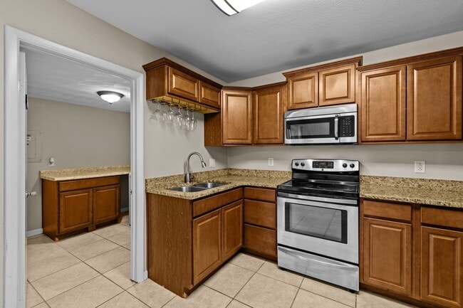 Photo - Bright & Cozy 2-Bedroom Townhouse with Solar Panels – Virginia Beach