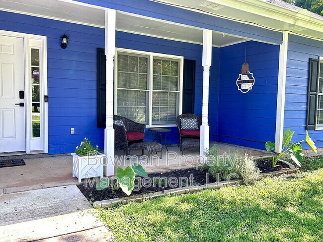 Photo - 255 Camelot Dr