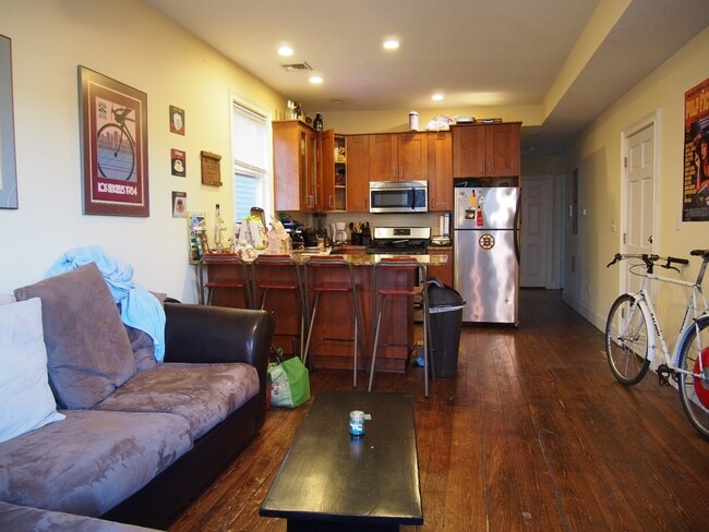 Photo - 731 Parker St