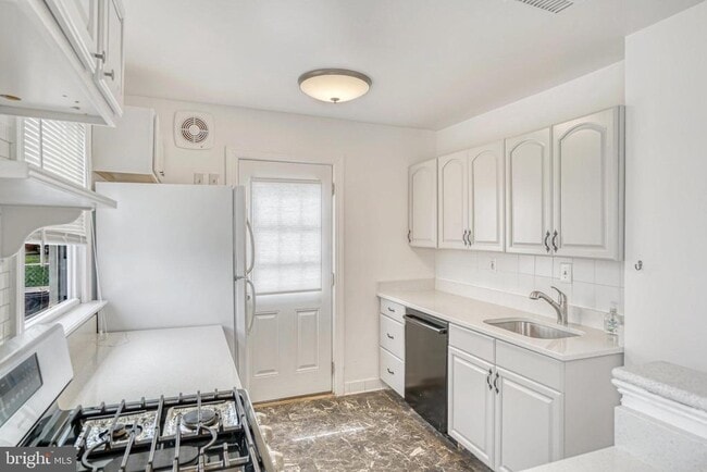 Photo - 5608 Tremont Dr