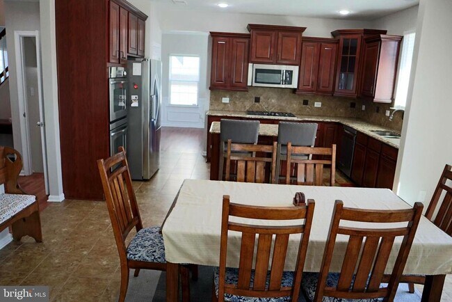 Photo - 2716 Lake Forest Dr