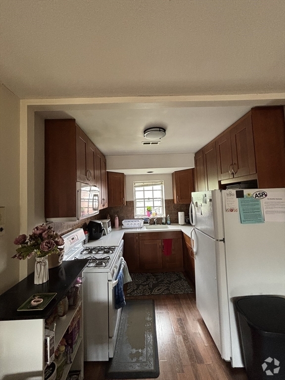 Building Photo - 161 Lake Shore Rd Unit 3 Rental