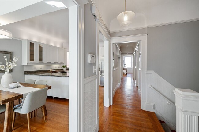 Photo - Bernal Heights: Remodeled Unfurnished Top Floor Condo w/ Garage Parking & Shared Yard Unidad 49 Cortland Ave.