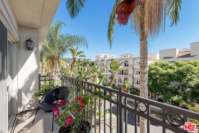 Building Photo - 141 S Clark Dr Unit 411