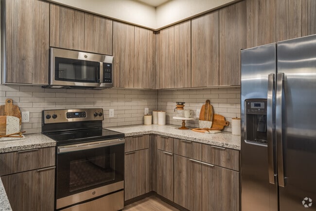 1 BR, 1 BA - 783SF