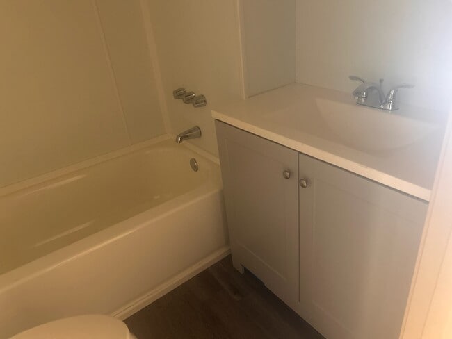 Photo - 787 N 47th St