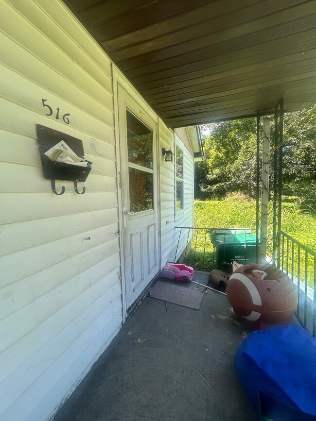 Photo - 516 N 84th St