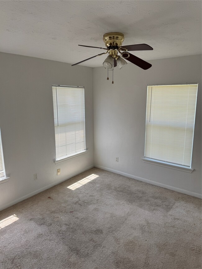 Photo - 7427 Arnim St