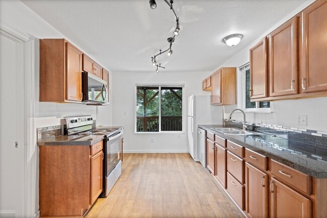 Building Photo - ALK - 1820 Sylvan Highlands Triplex Unit 1820