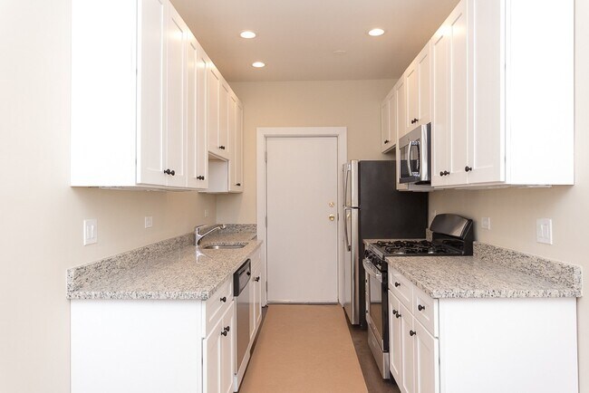 Photo - 1360 E 52nd St Unit N2