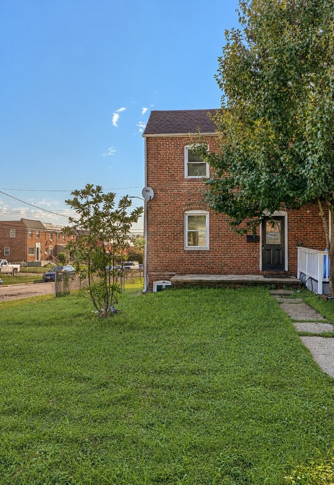 Building Photo - 401 52nd St