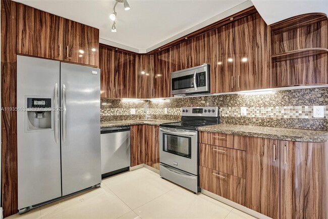 Photo - 2500 Parkview Dr Unit 917