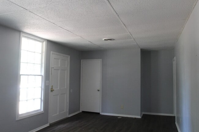 Photo - 308 Forrestal Ln
