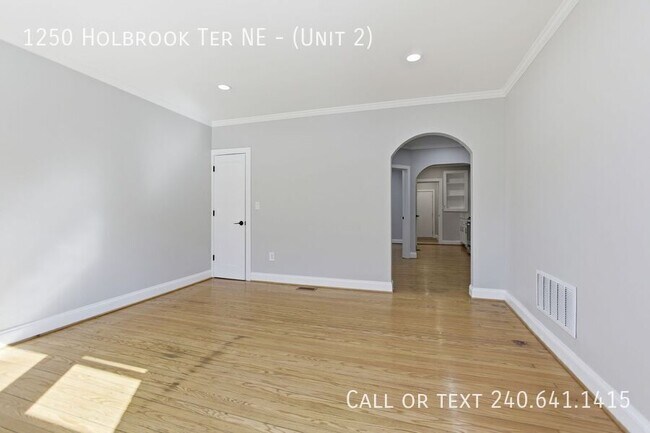 Photo - 1250 Holbrook Terrace NE Unidad ( 2)