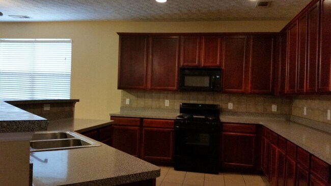 Photo - Swim Community - 4bd x 2 1/2bth w/2 Car Garage (181 Bus Route) no sec 8