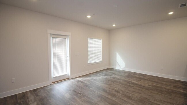 Photo - 1635 Iroquois Ct