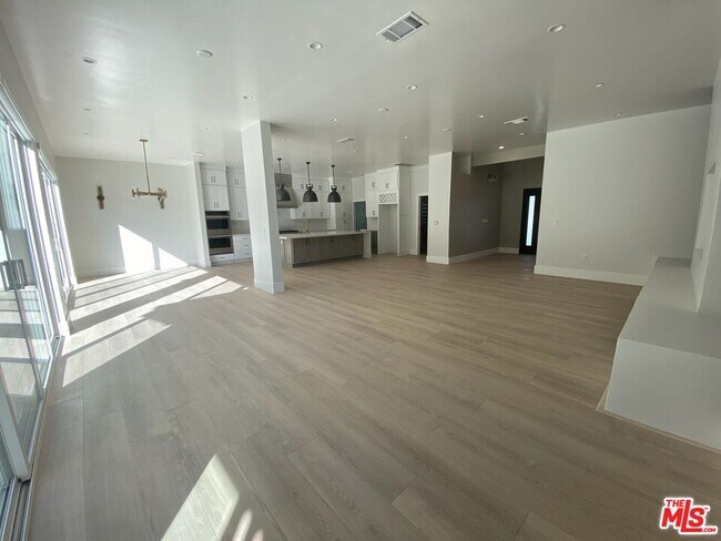 5015 Redwillow Ln
