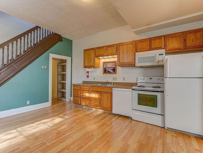 Building Photo - 208 N Beech St Unit 208 N Beech St Rental