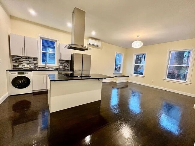 Photo - Newly Renovated 3 Bedroom Apartment - Poug...