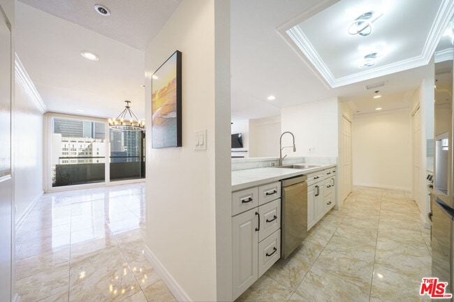 Photo - 600 W 9th St Unidad 1502