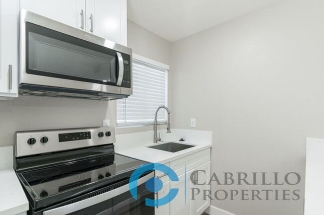 Photo - 4849 Mansfield St