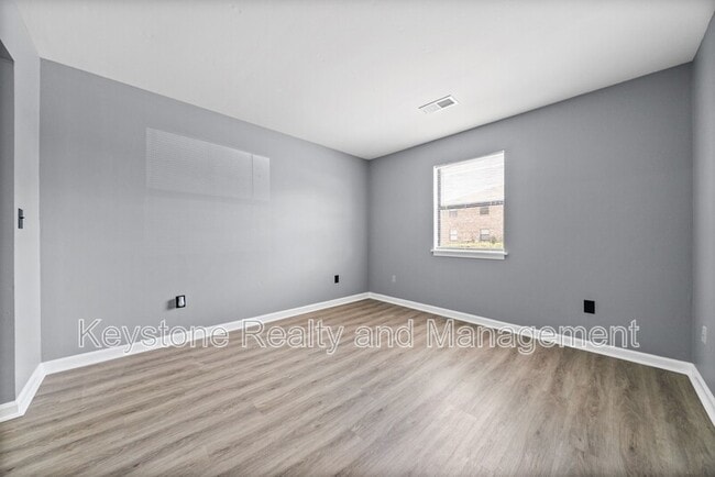 Photo - 1937 High St