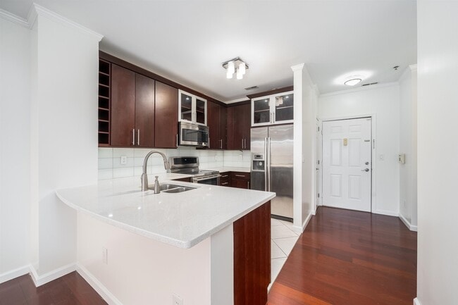 Photo - 26 Ave at Port Imperial Unidad 204