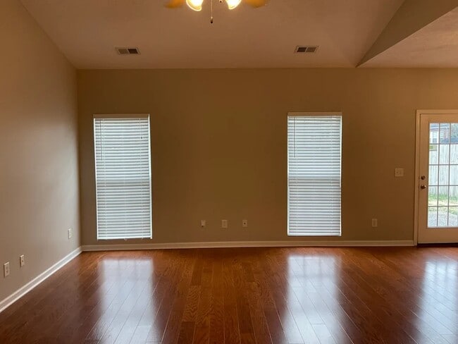 Photo - 1011 Countess Ln