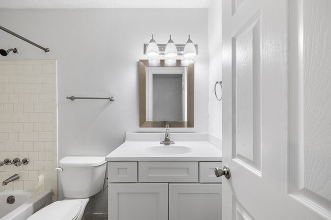 Photo - Herritage Court Apartments