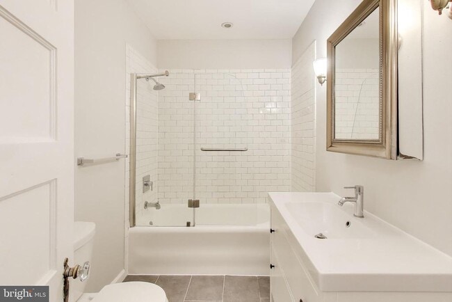 Photo - 628 Madison St NW