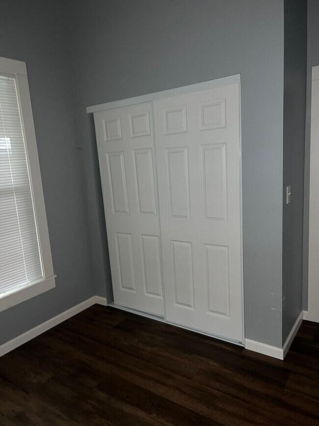 Photo - 1 BED W/BONUS ROOM, FENCED YARD, NEW APPLI...