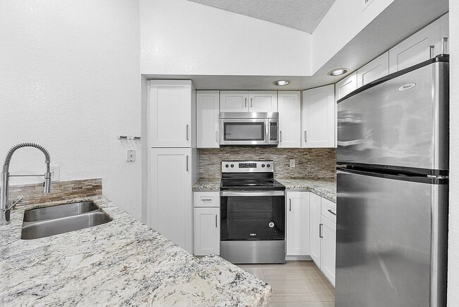Building Photo - 417 Vista Isles Dr Rental