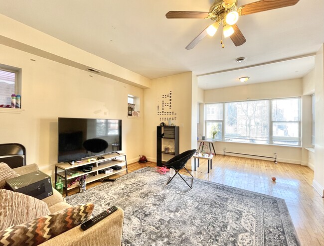 Photo - 4831 N Sawyer Ave Unit 01