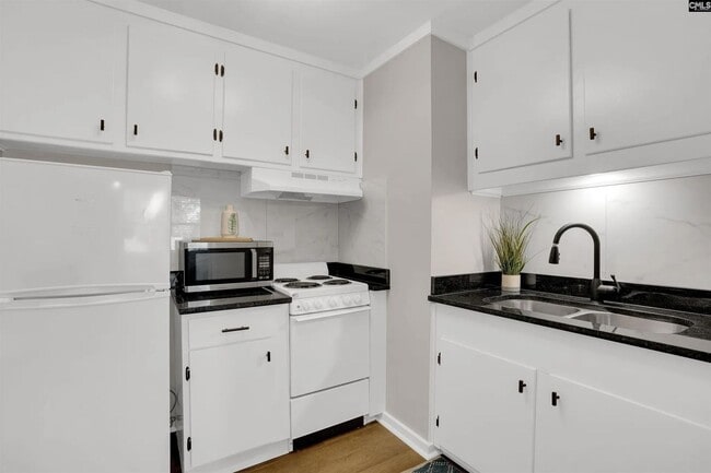 Photo - Pre-Leasing for the 26-27 School Year! - R...