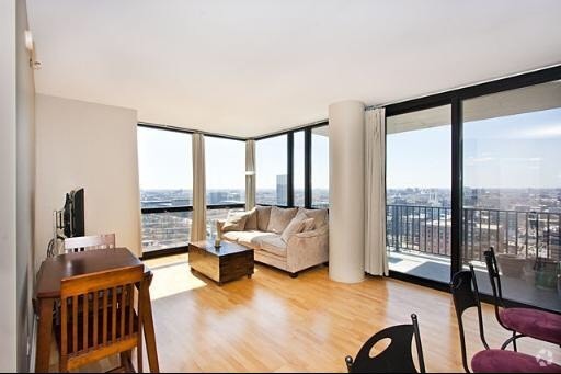 Building Photo - 210 S Desplaines St Unit 2110 Rental