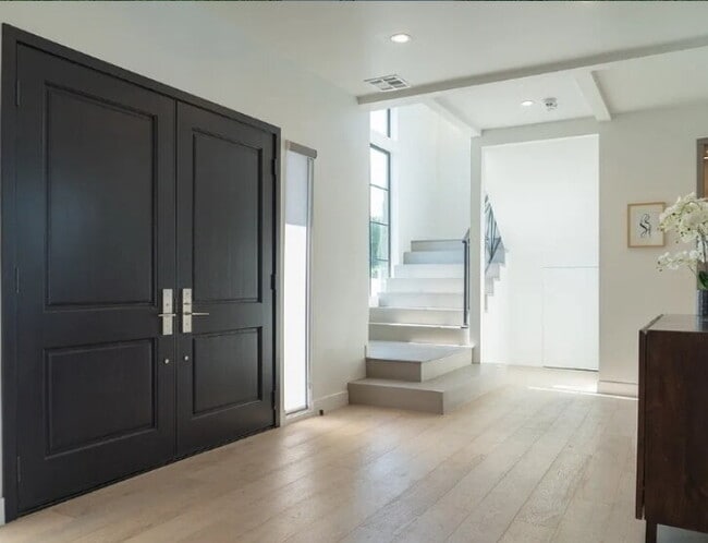 Photo - Larchmont Village Membership Community Shared Room