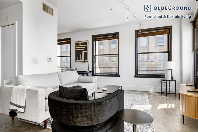 Building Photo - 810 S Spring St Unit FL11-ID1359 Rental