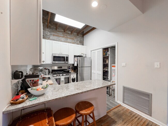 Photo - 2136 N Clifton Ave Unit F3