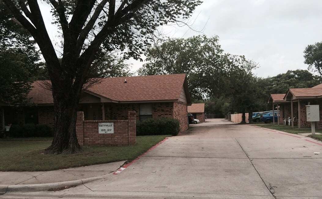 Photo - 1215-1217 Katy Dr