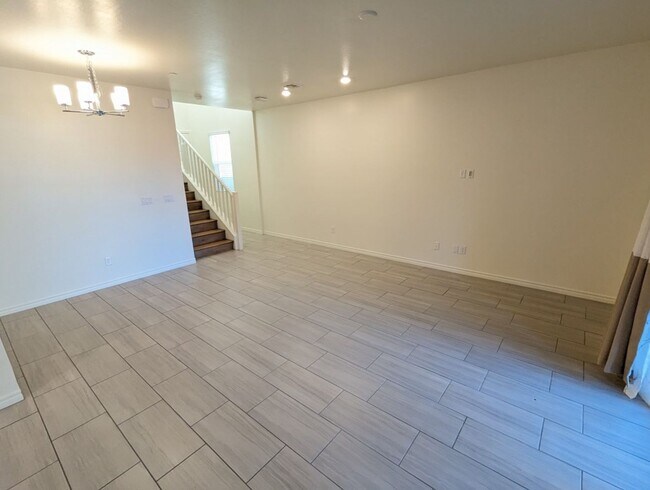 Photo - 1310 Ossa St