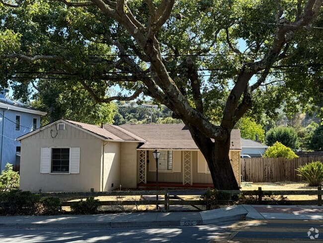 Building Photo - 800 Cordilleras Ave Rental