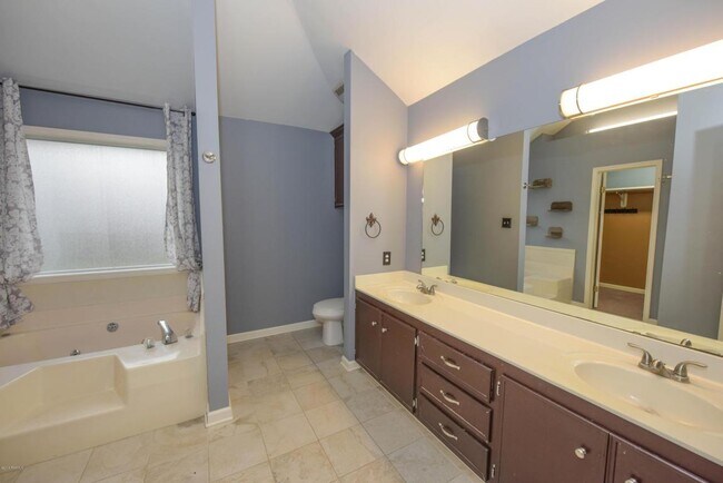 Photo - 105 Kirkwood Ln